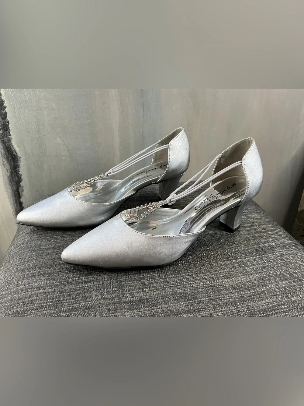 NIB Easy Street Alive@5 Moonlight Rhinestone Silver Satin Pumps Heels - Size 8M